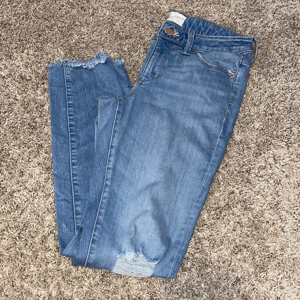 Universal Thread Distressed Skinny Jeans size 2
